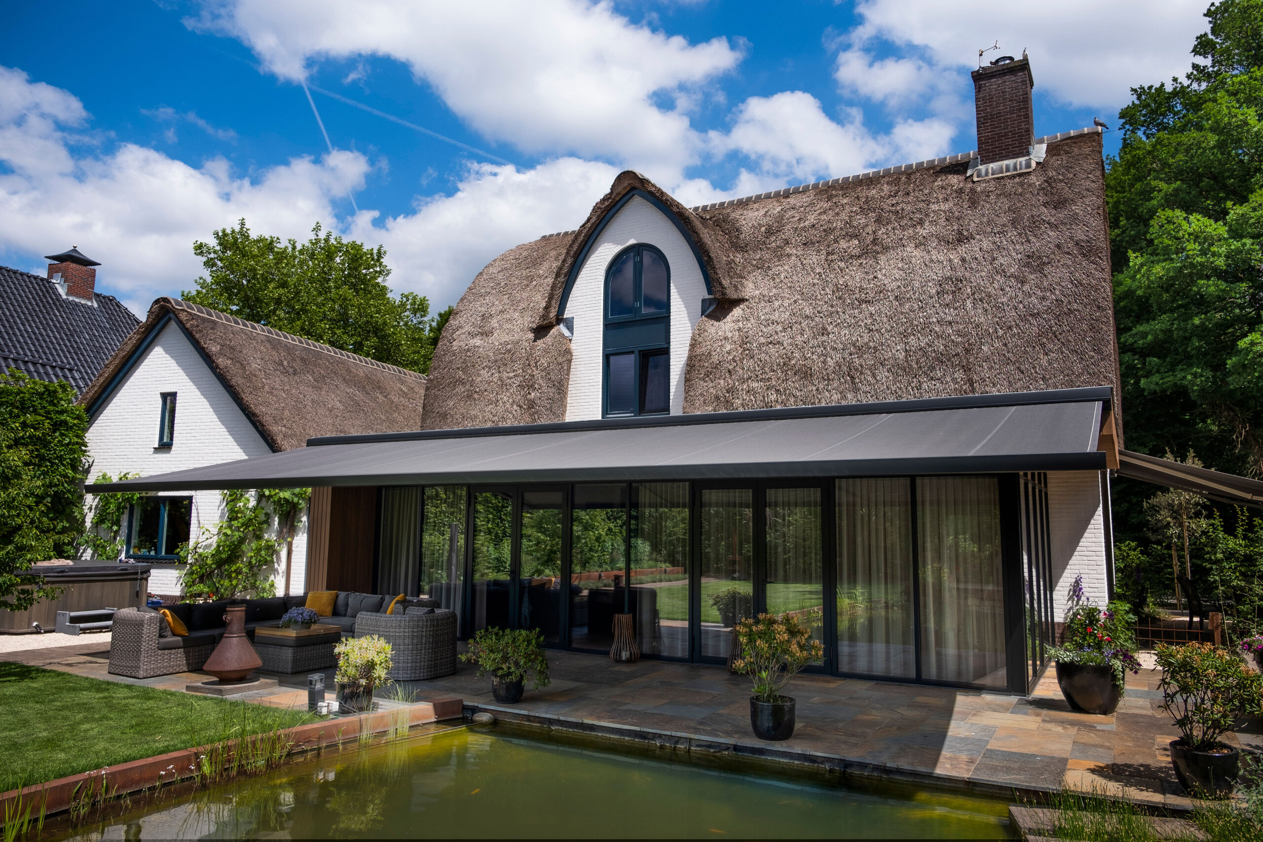 Knikarmscherm bij vrijstaande woning - SunLub