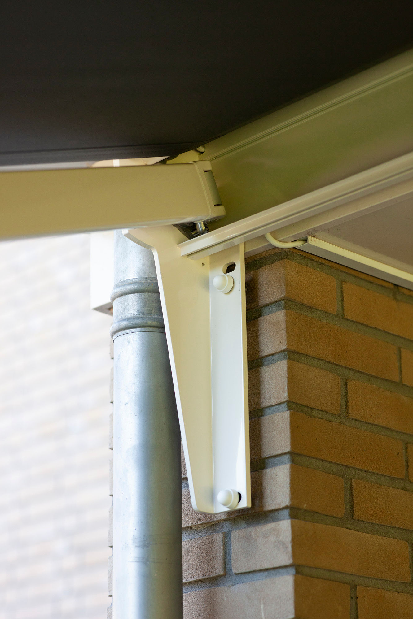 Knikarmscherm zonnescherm bevestiging muur - SunLub