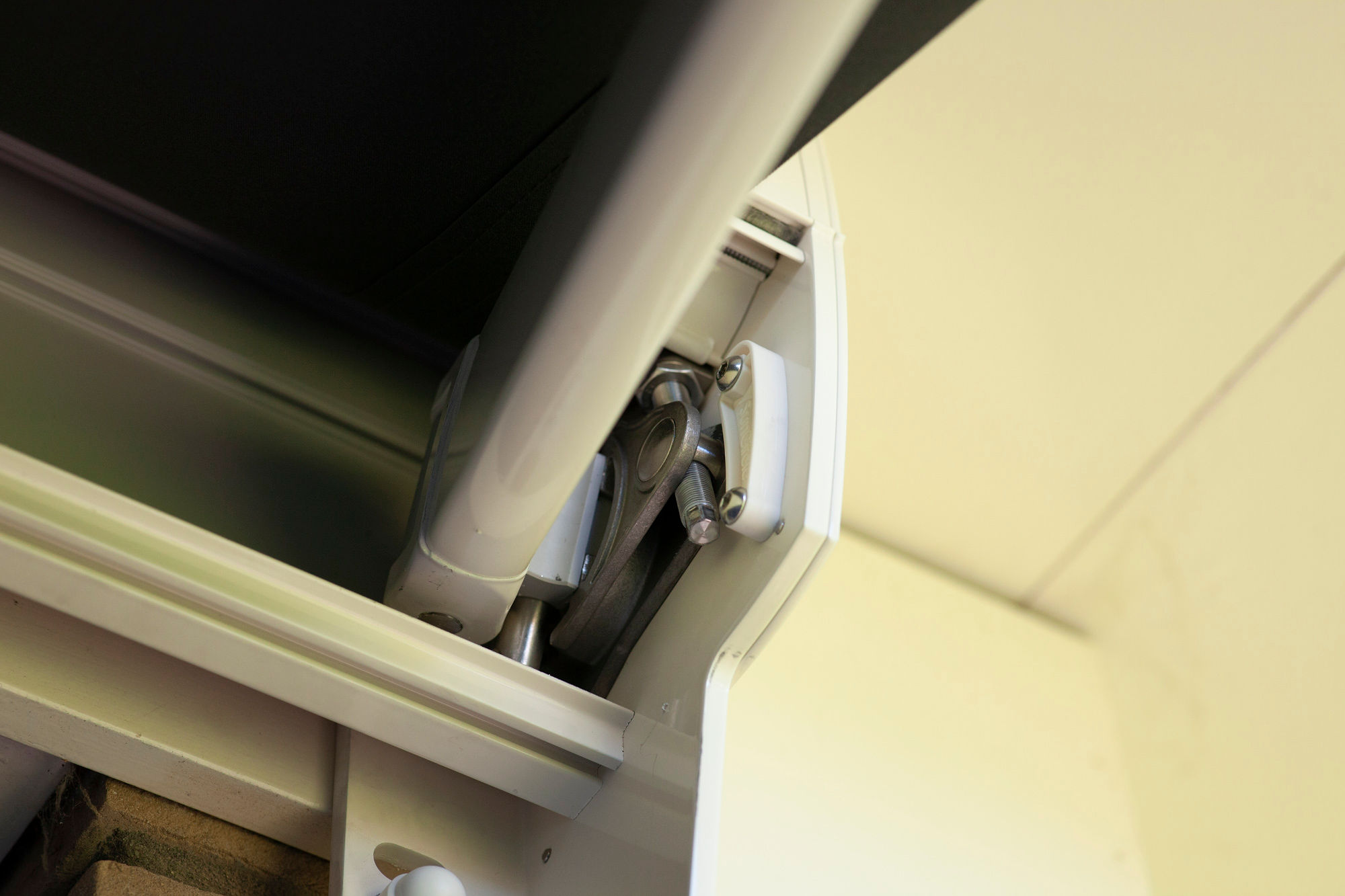 Knikarmscherm zonnescherm bevestiging onderkant - SunLub