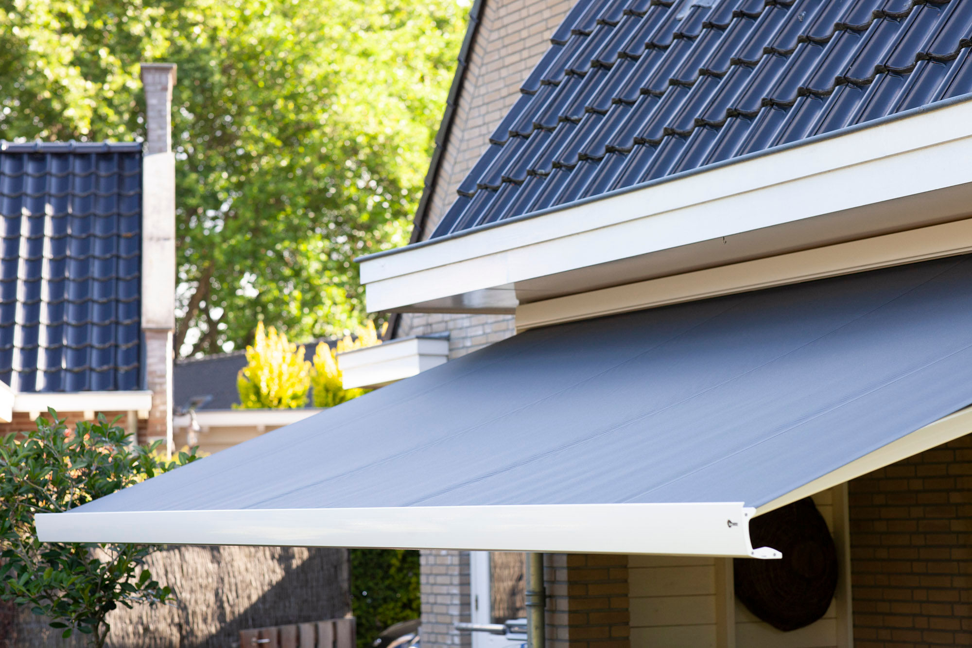 Knikarmscherm zonnescherm donker - SunLub