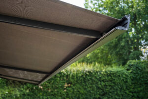 Knikarmscherm zonnescherm donker grijs - SunLub