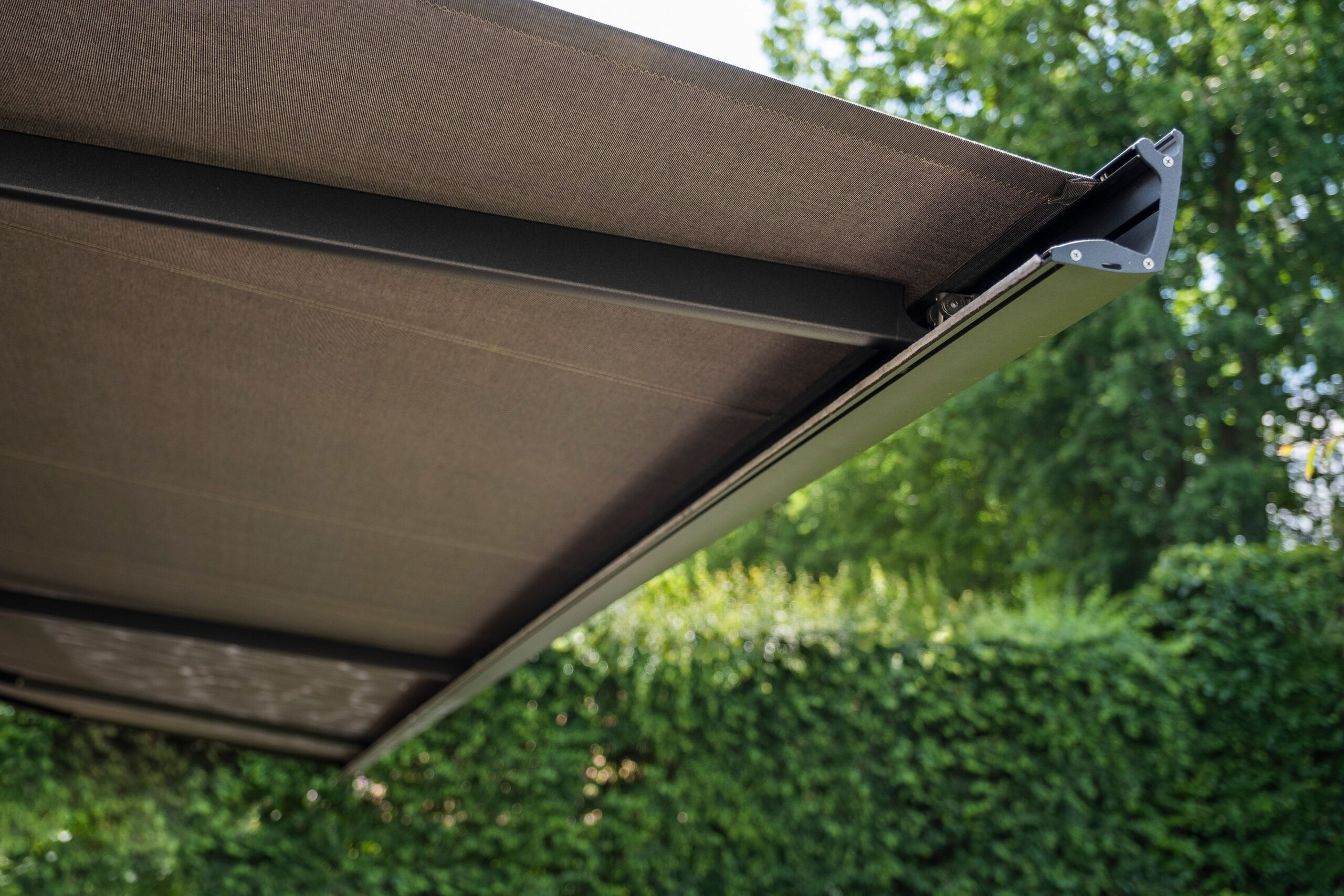 Knikarmscherm zonnescherm donker grijs - SunLub