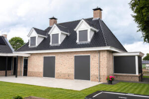 Screens donker en dicht bij vrijstaand huis - SunLub