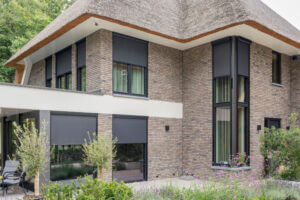 Screens half dicht bij bungalow - SunLub